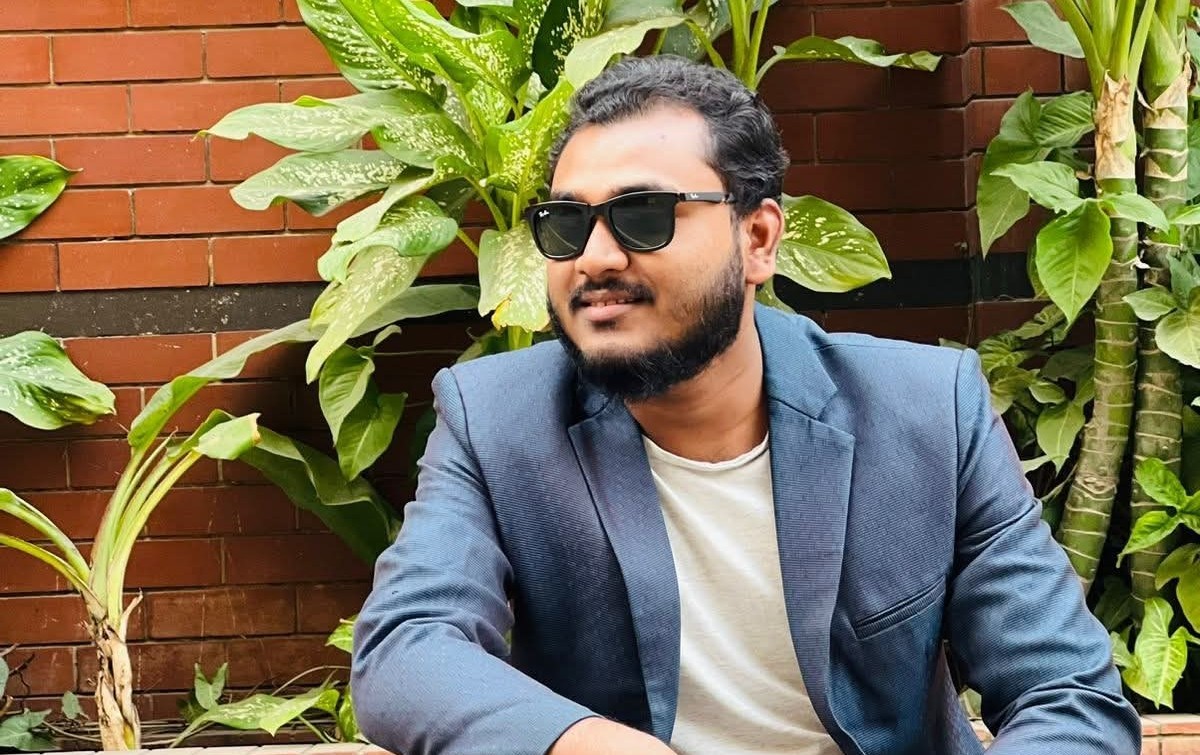 স্কুল জীবন থেকেই রাজনীতি শুরু,জন্মগত ভাবে বেড়ে ওঠা রাজনীতির ভিতর দিয়েই, মাহবুবুল আলম রিপন সরকার 