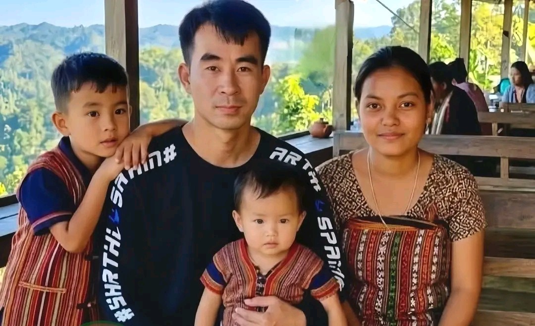 প্রেমের টানে টাঙ্গাইলের ঘাটাইলে এসে নিজেকে চীনের নাগরিক বলে পরিচয় দেন এই যুবক