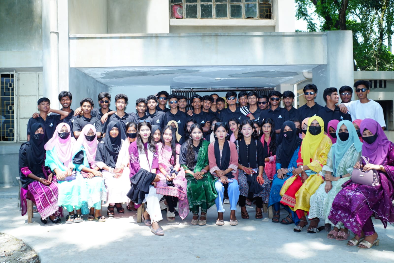 রায়গঞ্জে ফুলজোড় ইংলিশ একাডেমির এসএসসি পরীক্ষার্থীদের দোয়া ও বিদায় সংবর্ধনা